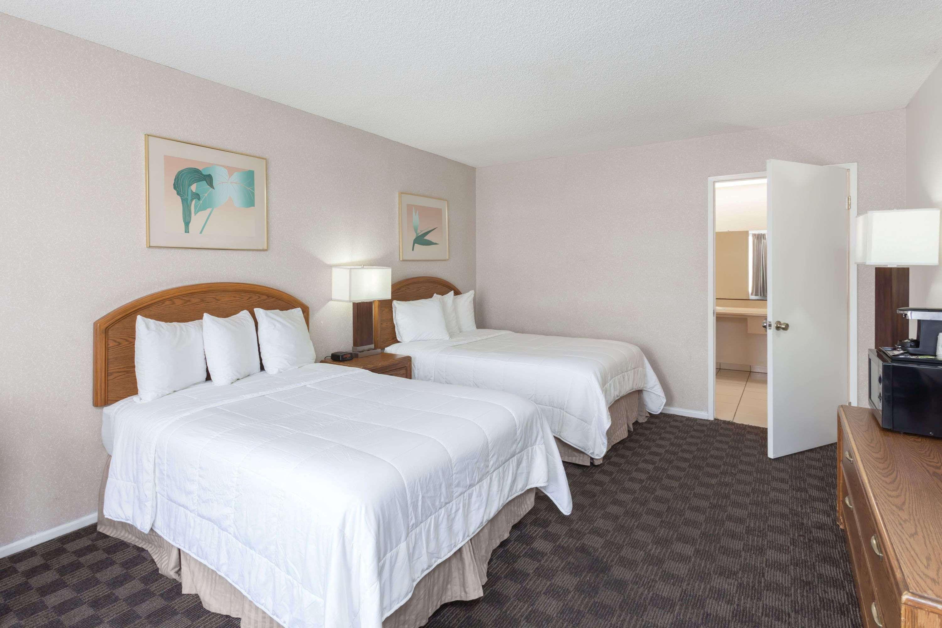 Ramada By Wyndham Anaheim Convention Center Otel Dış mekan fotoğraf