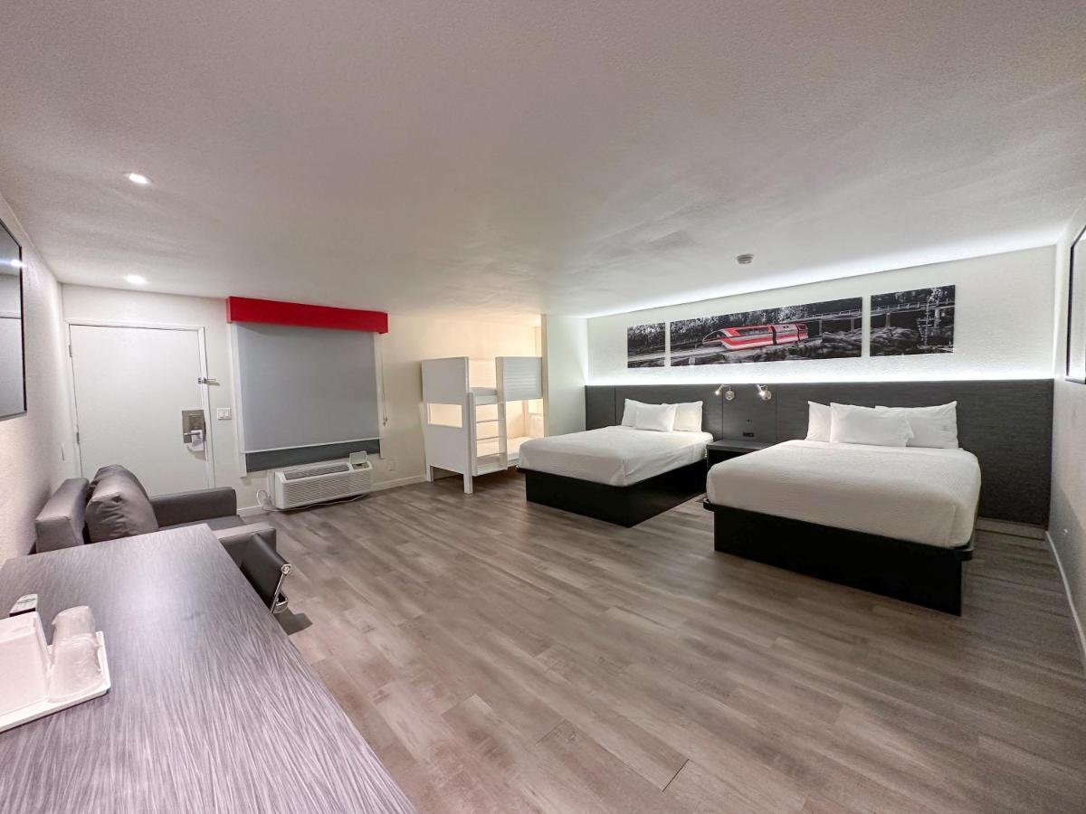 Ramada By Wyndham Anaheim Convention Center Otel Dış mekan fotoğraf