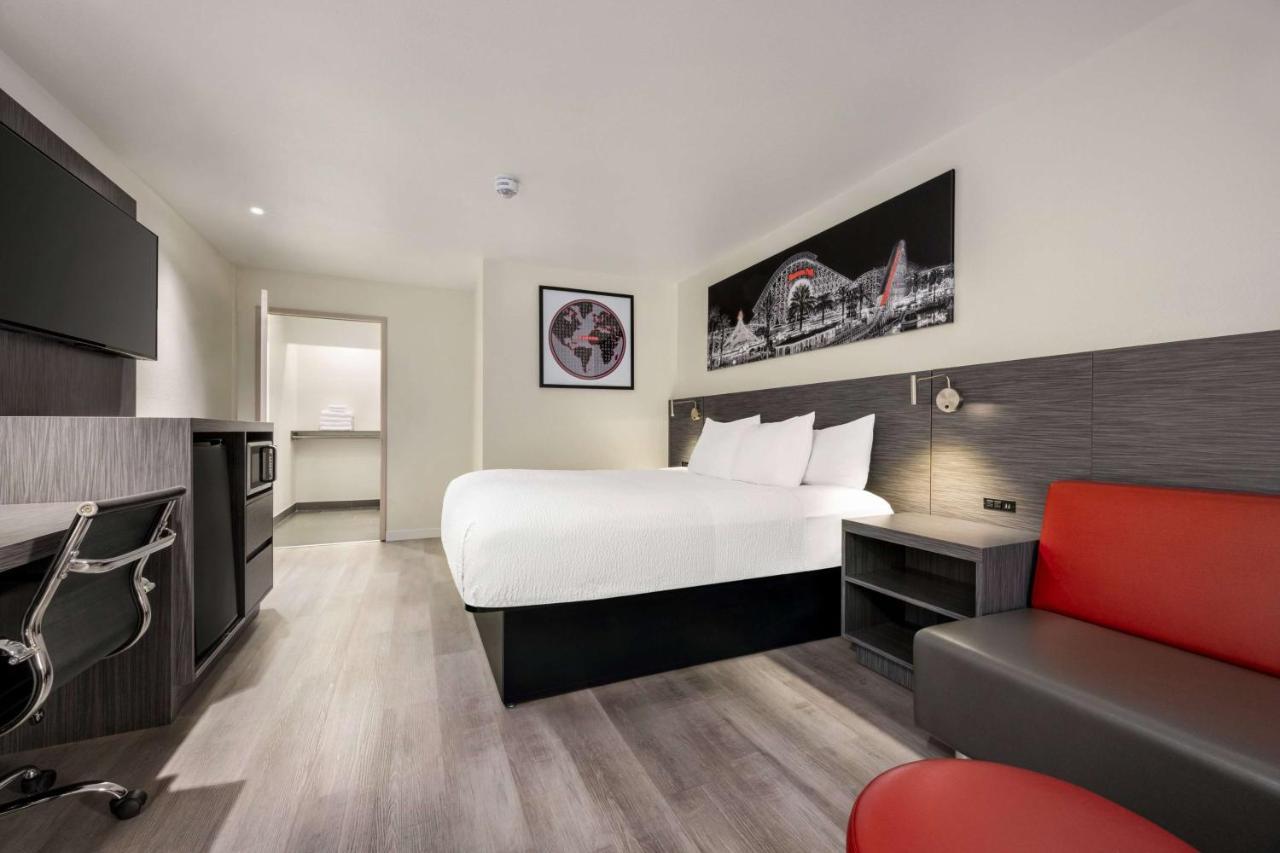 Ramada By Wyndham Anaheim Convention Center Otel Dış mekan fotoğraf