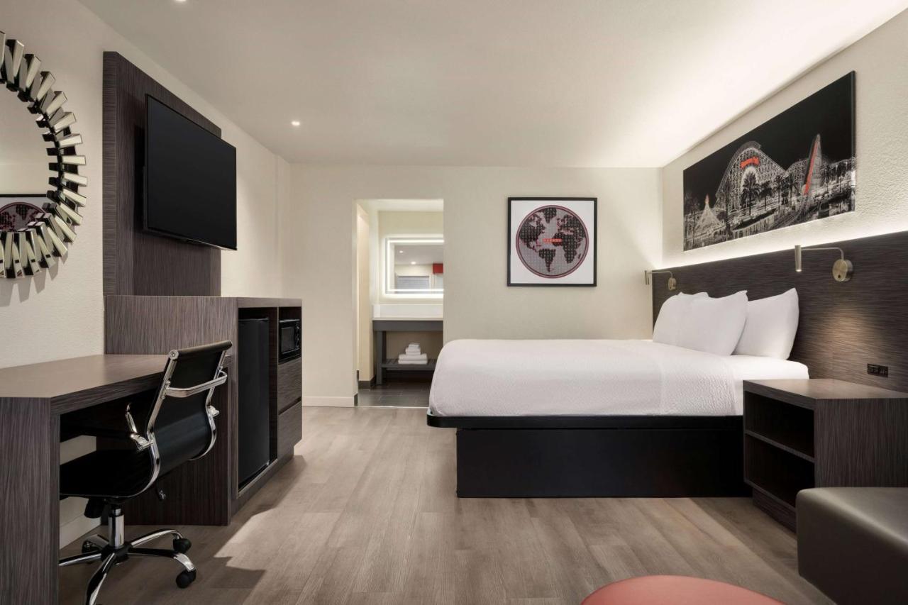 Ramada By Wyndham Anaheim Convention Center Otel Dış mekan fotoğraf