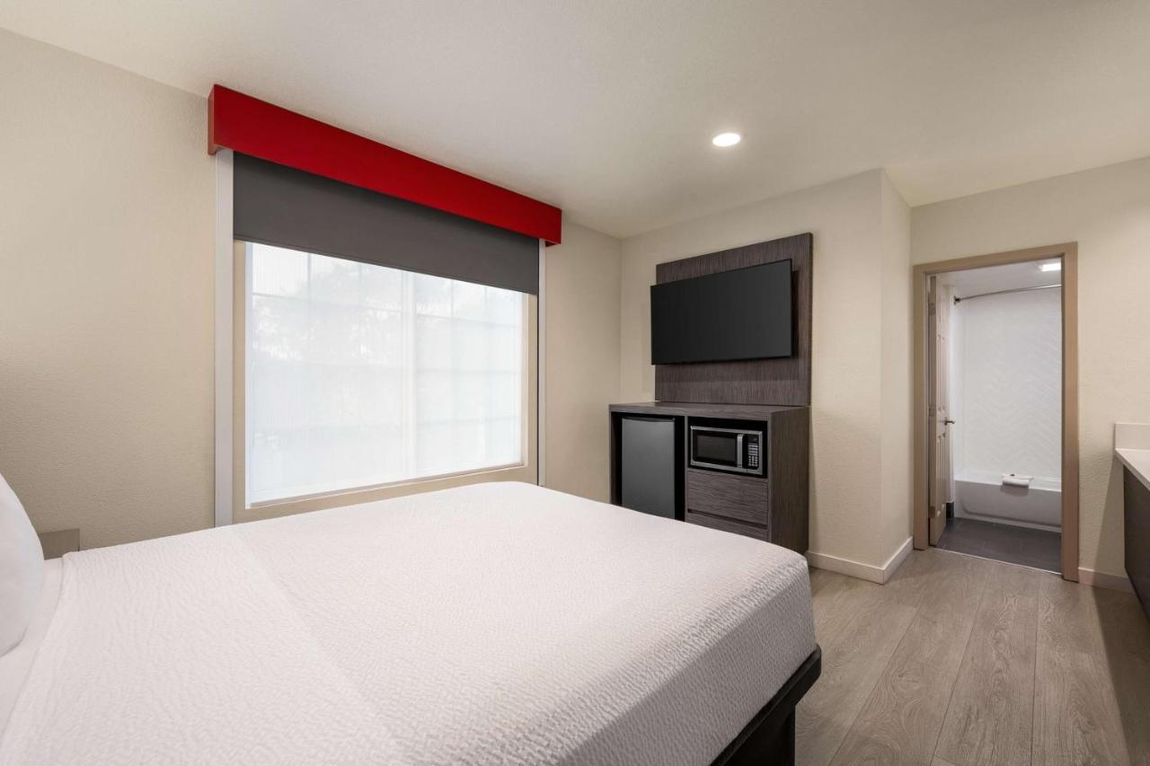 Ramada By Wyndham Anaheim Convention Center Otel Dış mekan fotoğraf